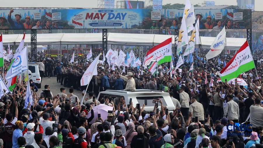 Presiden Prabowo Subianto tiba jelang peringatan Hari Buruh Internasional di kawasan Monumen Nasional, Jakarta, Jumat (1/5/2026). (CNBC Indonesia/Muhammad Sabki)