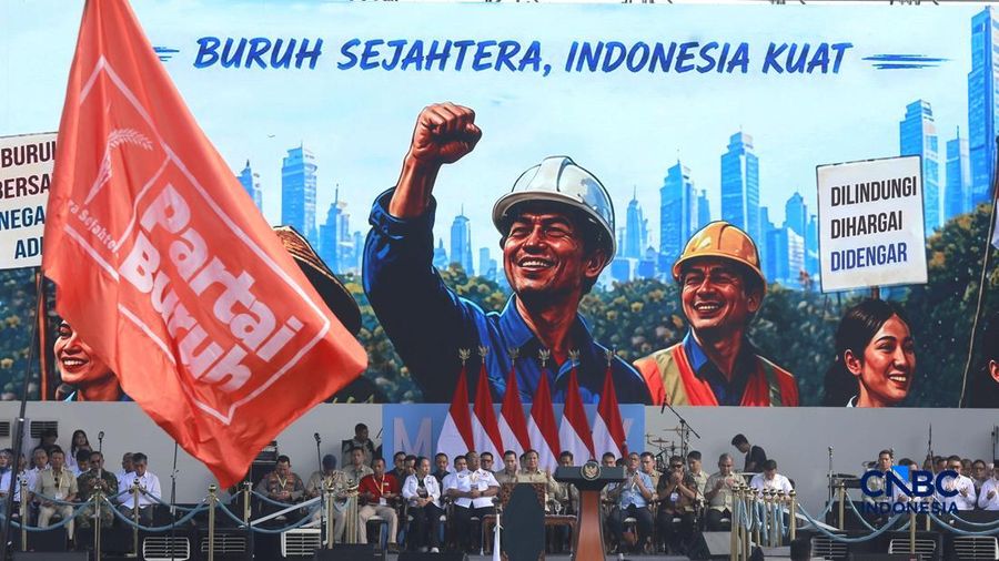 Presiden Prabowo Subianto tiba jelang peringatan Hari Buruh Internasional di kawasan Monumen Nasional, Jakarta, Jumat (1/5/2026).
