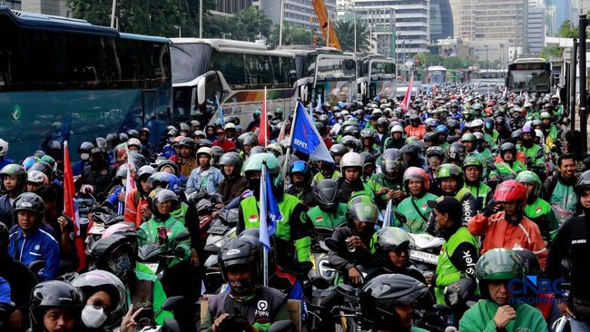 Prabowo Teken Perpres Ojol: Potongan Aplikator 8%, Driver Dapat 92%!