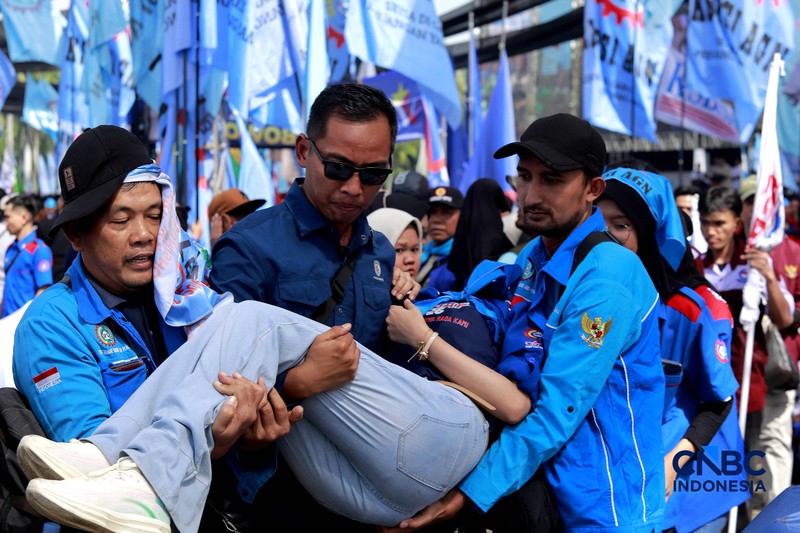 Presiden Prabowo Subianto menyampaikan sambutan dalam Peringatan Hari Buruh Internasional di Monumen Nasional (Monas), Jakarta, Jumat (1/5/2026). (CNBC Indonesia/Muhammad Sabki)