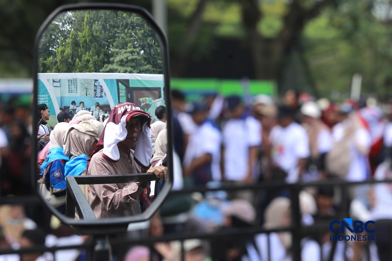 Presiden Prabowo Subianto menyampaikan sambutan dalam Peringatan Hari Buruh Internasional di Monumen Nasional (Monas), Jakarta, Jumat (1/5/2026). (CNBC Indonesia/Muhammad Sabki)