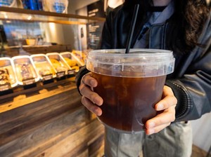 Muncul Tren Kopi Ember di Korsel, Minum Americano Bisa Sampai 1,5 Liter