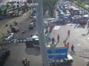 Ada Demo Hardiknas Depan Pintu 1 Unhas, Lalin ke Daya Macet 3 Km