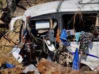 Insiden bus tergelincir dari jalan raya menyebabkan 11 orang tewas dan 31 lainnya terluka di dekat kota Amatlan de Canas, negara bagian Nayarit bagian barat, Meksiko, Jumat (1/5/2026). (REUTERS/Christian Ruano)