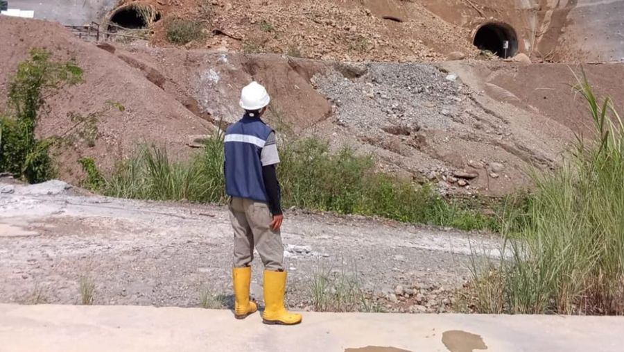 Intensitas hujan yang tinggi diduga telah memicu terjadinya longsor pada salah satu sisi tebing rencana outlet Pembangkit Listrik Tenaga Air (PLTA) Upper Cisokan di Kampung Cimarel, Desa Sukaresmi, Kecamatan Rongga, Kabupaten Bandung Barat (KBB). (Do