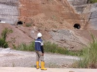 Intensitas hujan yang tinggi diduga telah memicu terjadinya longsor pada salah satu sisi tebing rencana outlet Pembangkit Listrik Tenaga Air (PLTA) Upper Cisokan di Kampung Cimarel, Desa Sukaresmi, Kecamatan Rongga, Kabupaten Bandung Barat (KBB). (Do