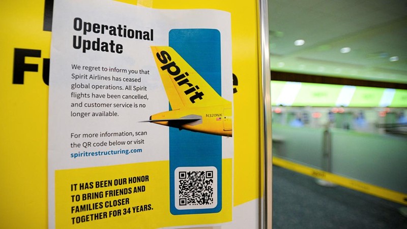 Pemberitahuan pembaruan operasional Spirit Airlines di Bandara Internasional Orlando, Florida, As, Sabtu (2/5/2026). (REUTERS/Miguel Rodriguez)