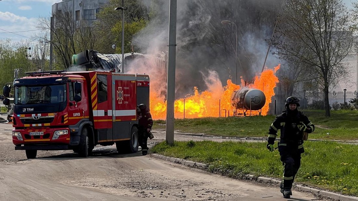 Detik-Detik Drone Rusia Hantam SPBU di Ukraina, Api Berkobar