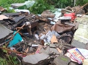 Wanita Paruh Baya Tewas Tertimpa Tembok Roboh di Bogor