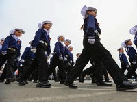 Potret Anak-Anak Ikut Parade Peringatan 81 Tahun Kemenangan atas Nazi