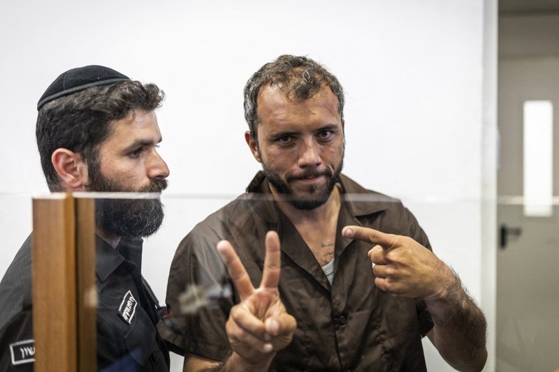 Anggota aktivis Global Sumud Flotilla yang ditahan oleh Israel di pengadilan hakim untuk sidang perpanjangan penahanan di Ashkelon, Israel, Minggu (3/5/2026). (AFP/ILIA YEFIMOVICH)