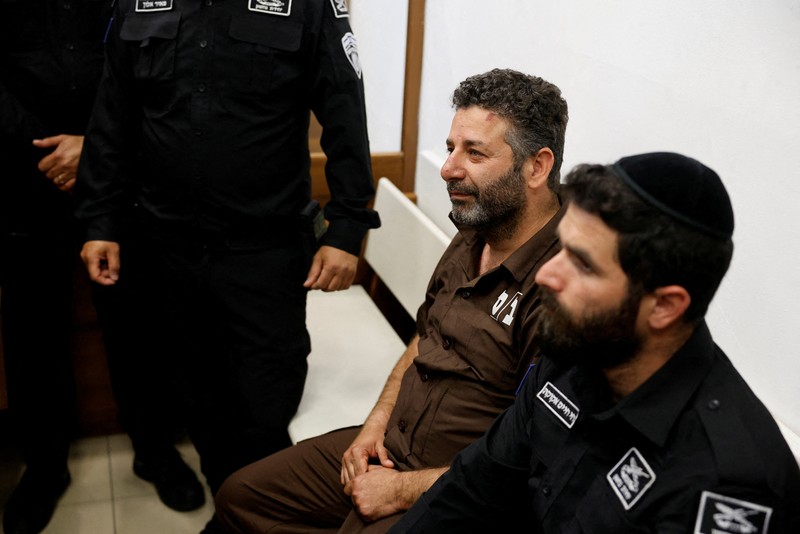 Anggota aktivis Global Sumud Flotilla yang ditahan oleh Israel di pengadilan hakim untuk sidang perpanjangan penahanan di Ashkelon, Israel, Minggu (3/5/2026). (AFP/ILIA YEFIMOVICH)