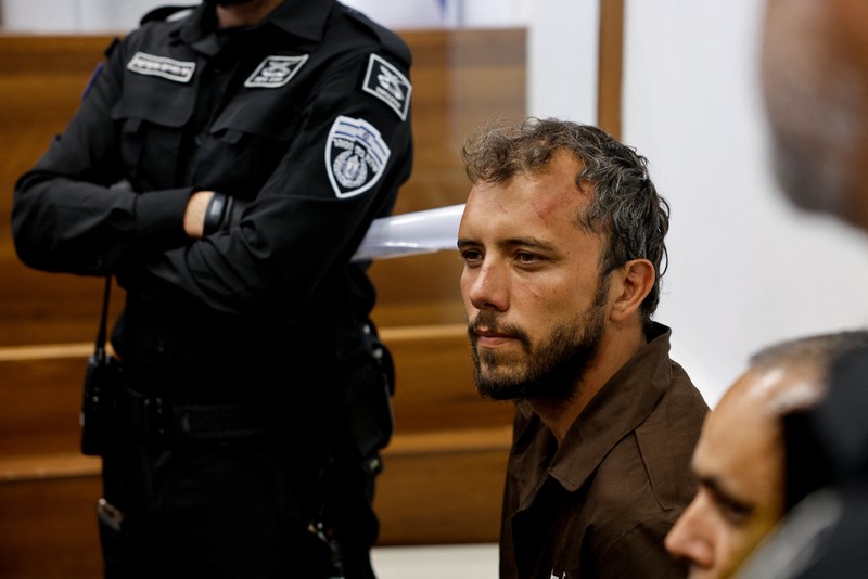 Anggota aktivis Global Sumud Flotilla yang ditahan oleh Israel di pengadilan hakim untuk sidang perpanjangan penahanan di Ashkelon, Israel, Minggu (3/5/2026). (AFP/ILIA YEFIMOVICH)