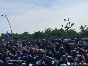 Warga Pilih Nyerah Nonton Balon Udara gegara Macet Parah di Jalan Baru Undip