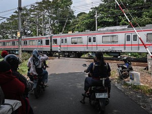 Terobos Perlintasan Sebidang Saat Kereta Mau Lewat Bisa Dipenjara-Kena Denda