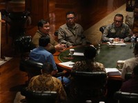 Presiden melangsungkan rapat terbatas di Hambalang, Bogor, bersama sejumlah anggota Kabinet Merah Putih. (Instagram/presidenrepublikindonesia)