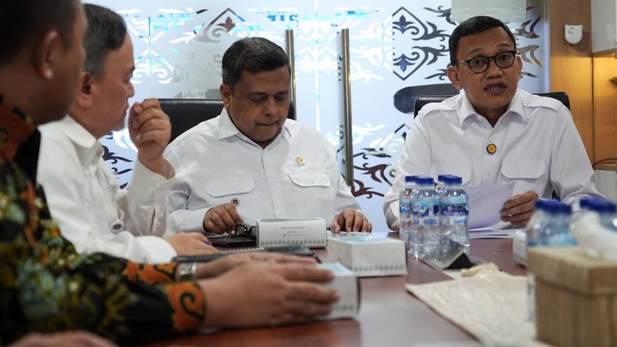 Badan Karantina Indonesia (Barantin) bersama Badan Penyelenggara Jaminan Produk Halal (BPJPH) memperkuat sinergi pengawasan keamanan hayati dan produk halal menjelang implementasi kebijakan Wajib Halal 2026. (Dok. Biro Humas Barantin)