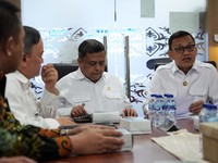Badan Karantina Indonesia (Barantin) bersama Badan Penyelenggara Jaminan Produk Halal (BPJPH) memperkuat sinergi pengawasan keamanan hayati dan produk halal menjelang implementasi kebijakan Wajib Halal 2026. (Dok. Biro Humas Barantin)