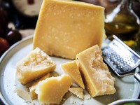Ilustrasi Keju Parmigiano. (Dok. rawpixel.com / Rob/rawpixel.com / Rob via Freepik)
