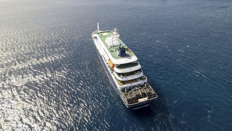 Kapal pesiar MV Hondius di lepas pantai Praia, ibu kota Tanjung Verde, Minggu (3/5/2026). (AFP/-)