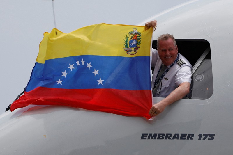 Maskapai pesawat milik Amerika Serikat (AS) yang bernama American Eagle telah mendarat di Bandara Internasional Simon Bolivar, Caracas, Venezuela pada Kamis (30/4/2026). (REUTERS/Fausto Torrealba)