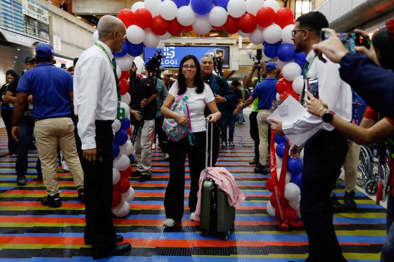 Maskapai pesawat milik Amerika Serikat (AS) yang bernama American Eagle telah mendarat di Bandara Internasional Simon Bolivar, Caracas, Venezuela pada Kamis (30/4/2026). (REUTERS/Fausto Torrealba)
