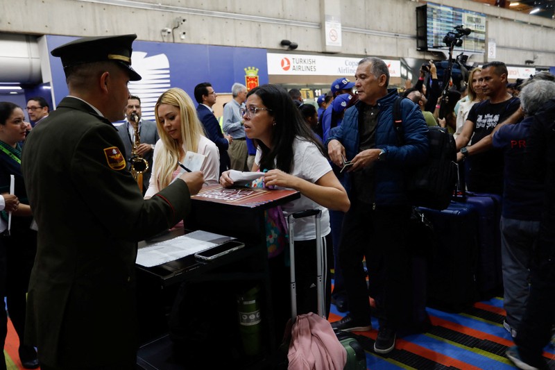 Maskapai pesawat milik Amerika Serikat (AS) yang bernama American Eagle telah mendarat di Bandara Internasional Simon Bolivar, Caracas, Venezuela pada Kamis (30/4/2026). (REUTERS/Fausto Torrealba)
