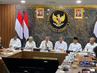 Menko Pangan Zulkifli Hasan dalam konferensi pers di kantor Kemenko Pangan, Senin (4/5/2026). (CNBC Indonesia/Ferry Sandi)