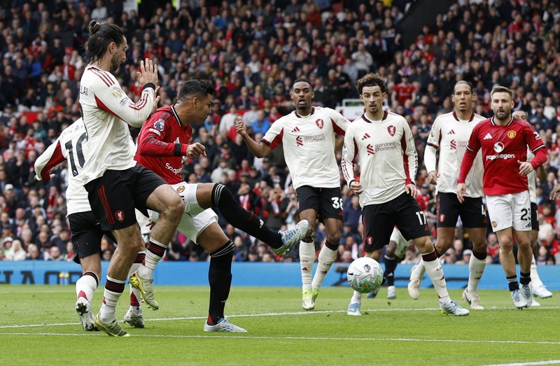 MU menaklukkan Liverpool dalam laga pekan ke-35 Premier League yang digelar di Old Trafford, Minggu (3/5/2026) malam WIB. Setan Merah memenangi pertandingan dengan skor 3-2. (Action Images via Reuters/Jason Cairnduff)