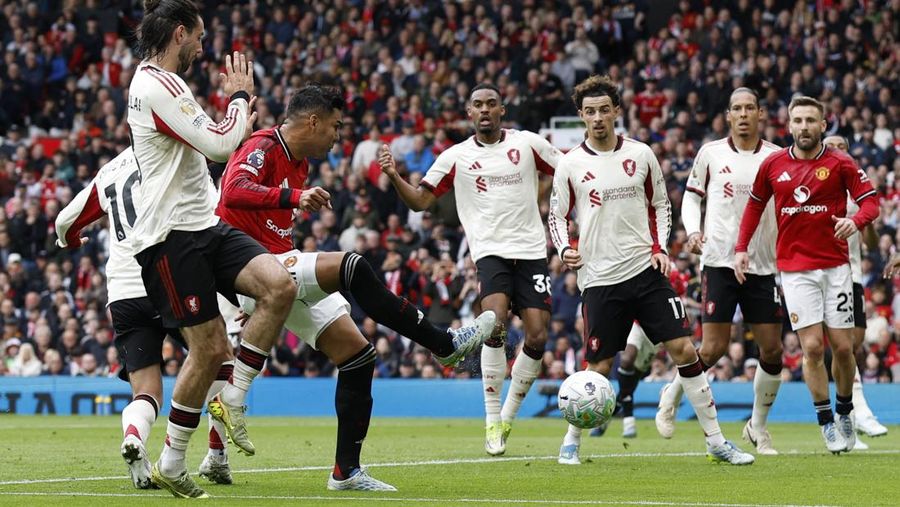 MU menaklukkan Liverpool dalam laga pekan ke-35 Premier League yang digelar di Old Trafford, Minggu (3/5/2026) malam WIB. Setan Merah memenangi pertandingan dengan skor 3-2. (Action Images via Reuters/Jason Cairnduff)