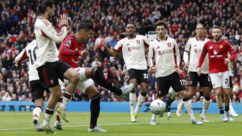 MU menaklukkan Liverpool dalam laga pekan ke-35 Premier League yang digelar di Old Trafford, Minggu (3/5/2026) malam WIB. Setan Merah memenangi pertandingan dengan skor 3-2. (Action Images via Reuters/Jason Cairnduff)