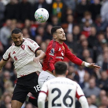 MU menaklukkan Liverpool dalam laga pekan ke-35 Premier League yang digelar di Old Trafford, Minggu (3/5/2026) malam WIB. Setan Merah memenangi pertandingan dengan skor 3-2. (Action Images via Reuters/Jason Cairnduff)