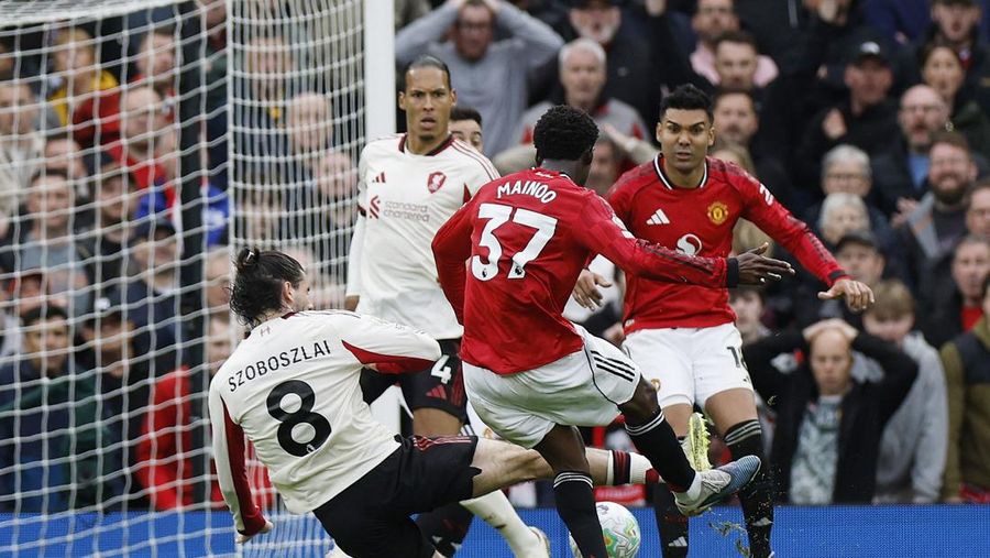 MU menaklukkan Liverpool dalam laga pekan ke-35 Premier League yang digelar di Old Trafford, Minggu (3/5/2026) malam WIB. Setan Merah memenangi pertandingan dengan skor 3-2. (Action Images via Reuters/Jason Cairnduff)