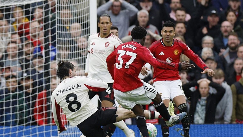 MU menaklukkan Liverpool dalam laga pekan ke-35 Premier League yang digelar di Old Trafford, Minggu (3/5/2026) malam WIB. Setan Merah memenangi pertandingan dengan skor 3-2. (Action Images via Reuters/Jason Cairnduff)