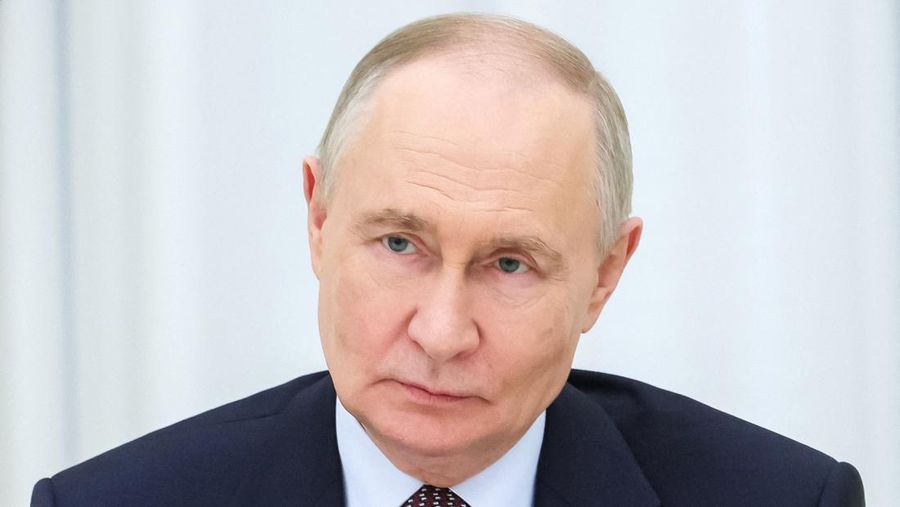 Presiden Rusia Vladimir Putin mengadakan pertemuan dengan perwakilan Republik Dagestan untuk membahas pemilihan kepala republik di masa depan, di Kremlin di Moskow, Rusia, 30 April 2026. (Sputnik/Mikhail Metzel/Pool via REUTERS)