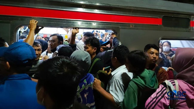 PLN Update Gangguan Listrik di KRL Green Line, Perjalanan Dibatalkan