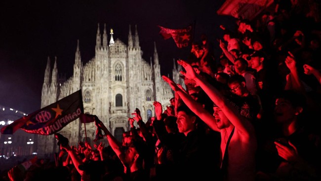 Fan Inter Milan Merayakan Scudetto 2025/26 dengan Pesta Besar di Milan
