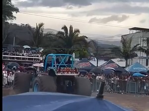 Video Detik-detik Truk Monster Tabrak Kerumunan Orang di Kolombia