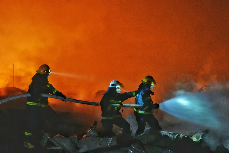 Firefighters work to extinguish a fire following a blast at a fireworks manufacturing factory in Liuyang, Hunan province, China, May 5, 2026. cnsphoto via REUTERS   ATTENTION EDITORS - THIS IMAGE WAS PROVIDED BY A THIRD PARTY. CHINA OUT.      TPX IMAGES OF THE DAY