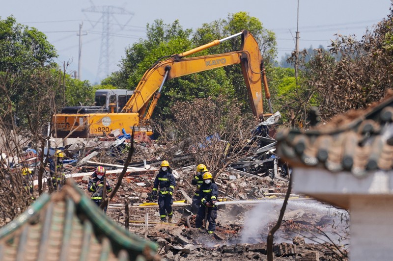 Firefighters work to extinguish a fire following a blast at a fireworks manufacturing factory in Liuyang, Hunan province, China, May 5, 2026. cnsphoto via REUTERS   ATTENTION EDITORS - THIS IMAGE WAS PROVIDED BY A THIRD PARTY. CHINA OUT.      TPX IMAGES OF THE DAY