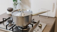  Dapur Kos Cuma Muat Satu Panci? Ini Alasan Panci Susu Mini Layak Jadi Andalan 
