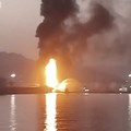 Kebakaran terjadi di zona industri minyak utama di Fujairah, Uni Emirat Arab, pada tanggal 4 Mei. (Tangkapan Layar)