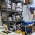 Kenaikan harga bahan baku plastik sudah mulai berdampak ke usaha dan jasa pencucian pakaian atau laundry, di mana harga plastik yang makin mahal membuat toko laundry terpaksa menaikkan harga jasa. (CNBC Indonesia/Chandra Dwi Pranata)