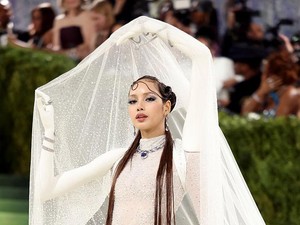 Video: Gaya Member BLACKPINK di Met Gala 2026