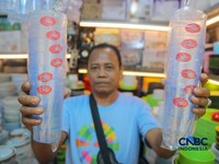 Perabot atau peralatan rumah tangga di kawasan Pasar Jatinegara, Jakarta, Selasa (5/5/2026). (CNBC Indonesia/Faisal Rahman)