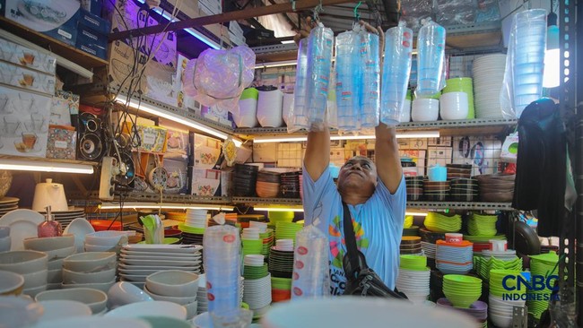 Duh! Harga Piring hingga Kain Pel Tiba-Tiba Naik, Ada Apa?