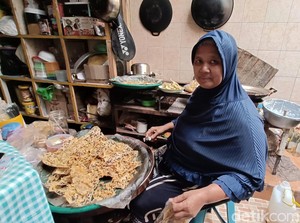 Video Kisah Penjual Peyek di Banyumas, Belasan Tahun Nabung demi Naik Haji
