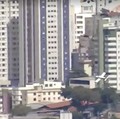Sebuah pesawat kecil dilaporkan menabrak sebuah bangunan di Belo Horizonte, Brasil, pada Senin (4/5/2026), sebagaimana ditayangkan oleh jaringan televisi lokal TV Globo. (Reuters)