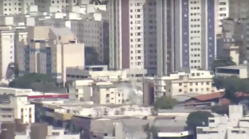 Sebuah pesawat kecil dilaporkan menabrak sebuah bangunan di Belo Horizonte, Brasil, pada Senin (4/5), sebagaimana ditayangkan oleh jaringan televisi lokal TV Globo. (Reuters)