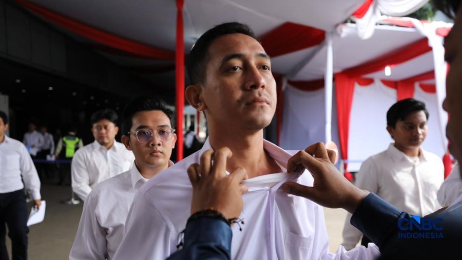 Sejumlah calon pegawai Koperasi Merah Putih mengikuti tes di Badan Kepegawaian Negara (BKN), Jakarta, Selasa (5/5/2026). (CNBC Indonesia/Tri Susilo)